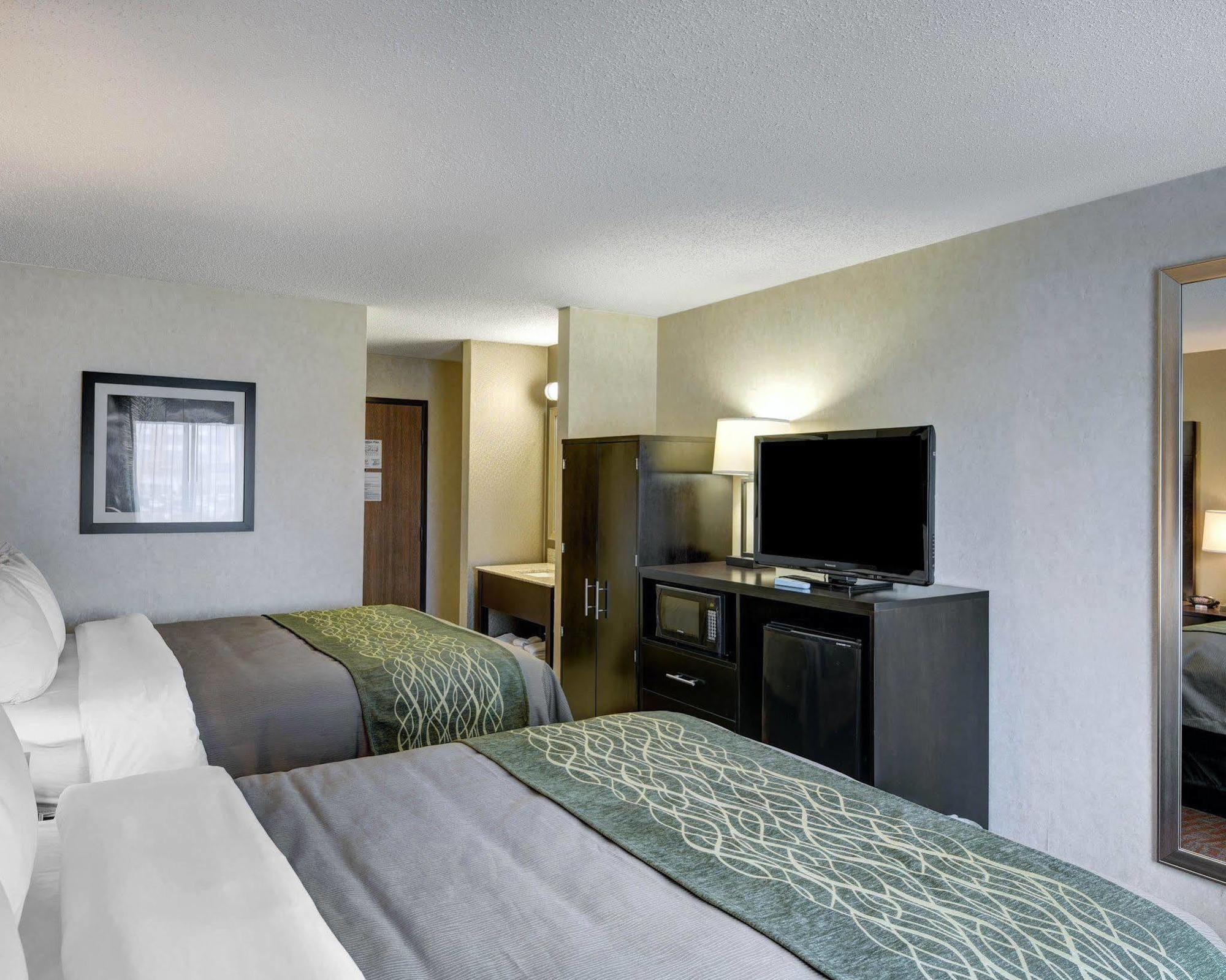Comfort Inn Painesville Exterior photo